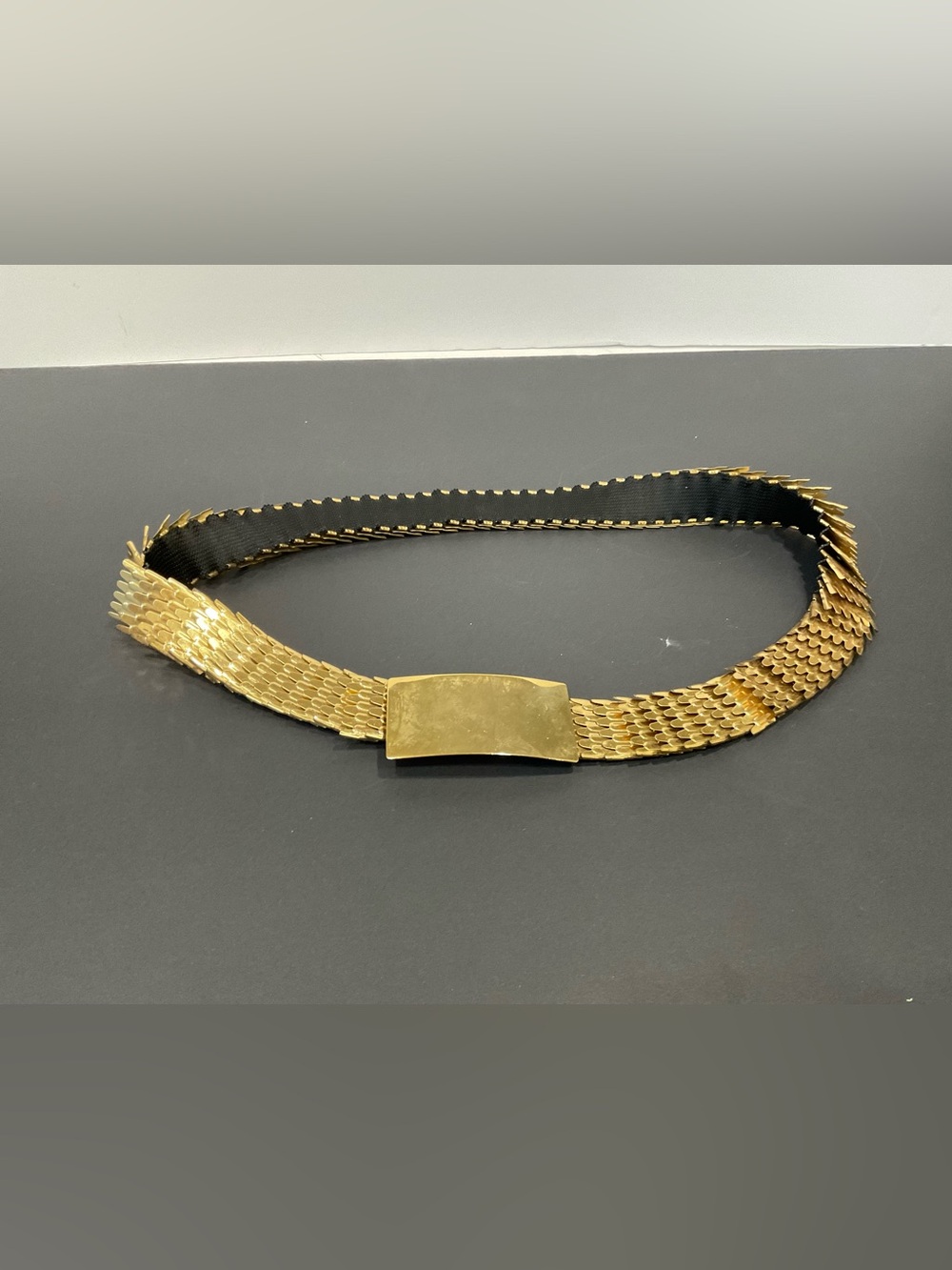 WOMENS VINTAGE GOLD SLINKY STRETCH BELT